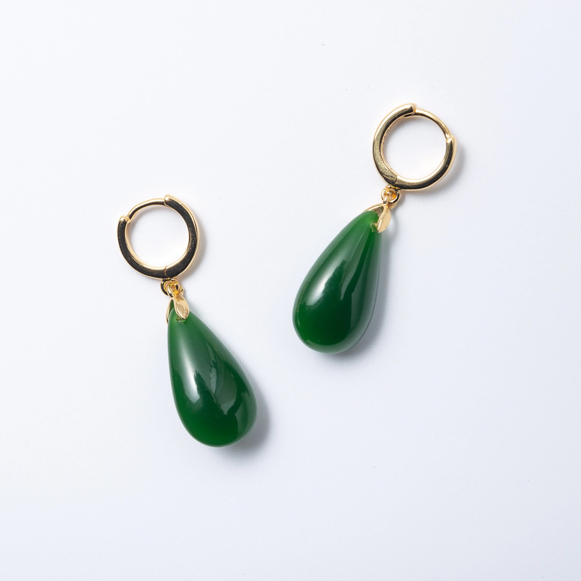 Green jade earrings in teardrop shape, ideal gift for mother’s day in 14k gold setting