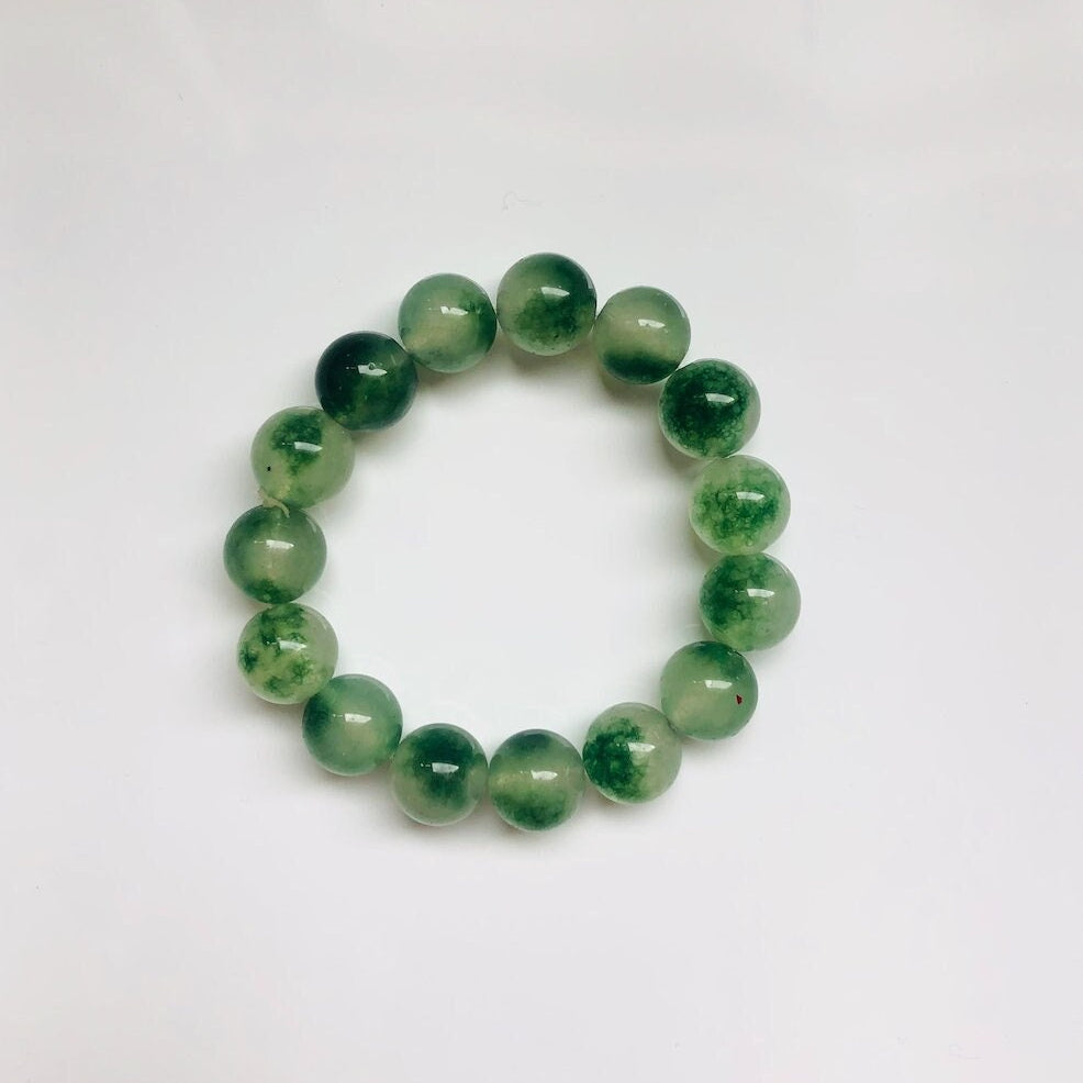 Front view of green moss agate jade bracelet made with stretchable natural jade beads
