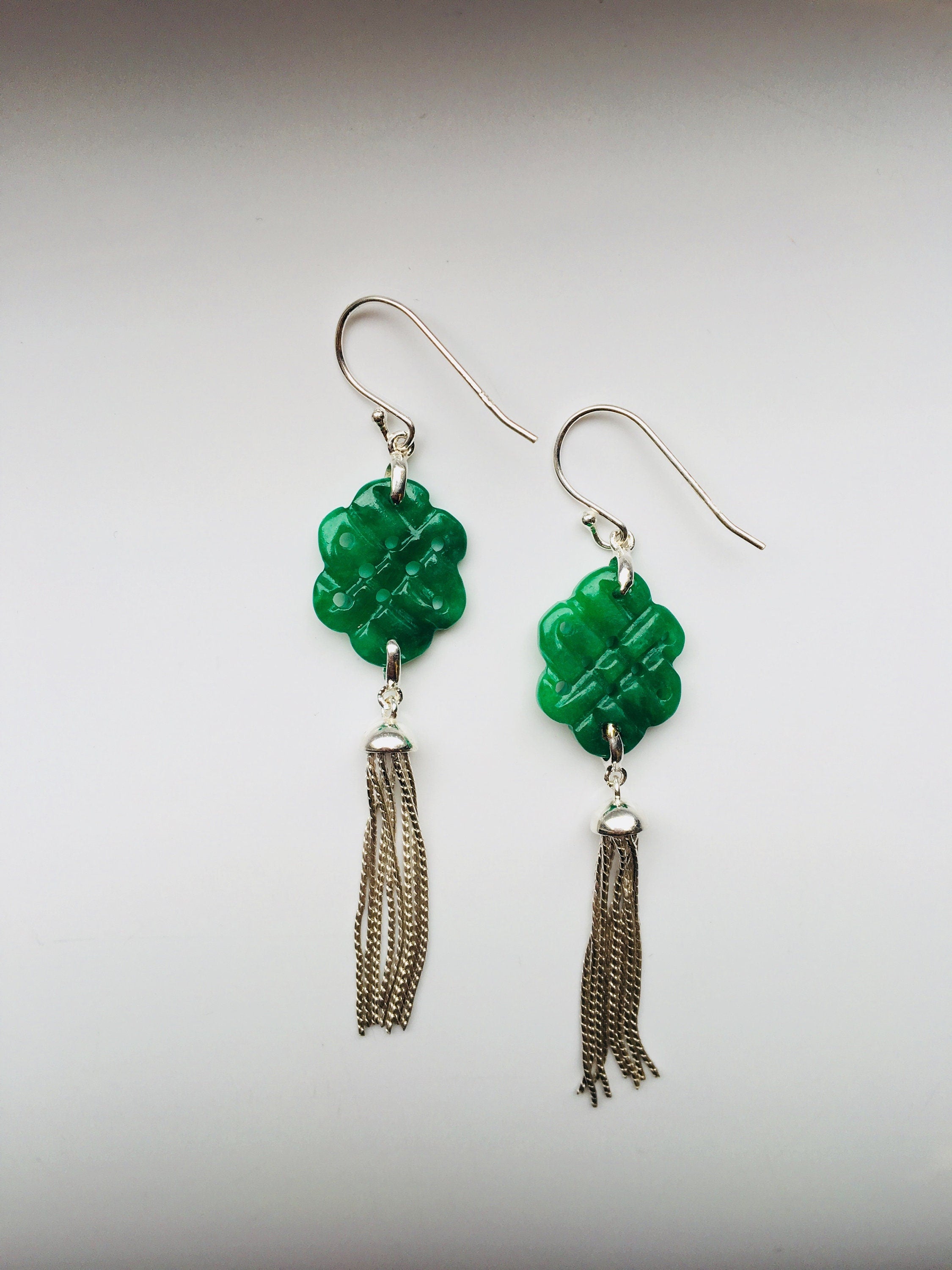 Vintage Chinesische Endlosknoten Grüne Jade Ohrringe.Sterling Silber Quasten Ohrringe.Mystische Smaragd Ohrringe.Glücksgeschenk für Sie
