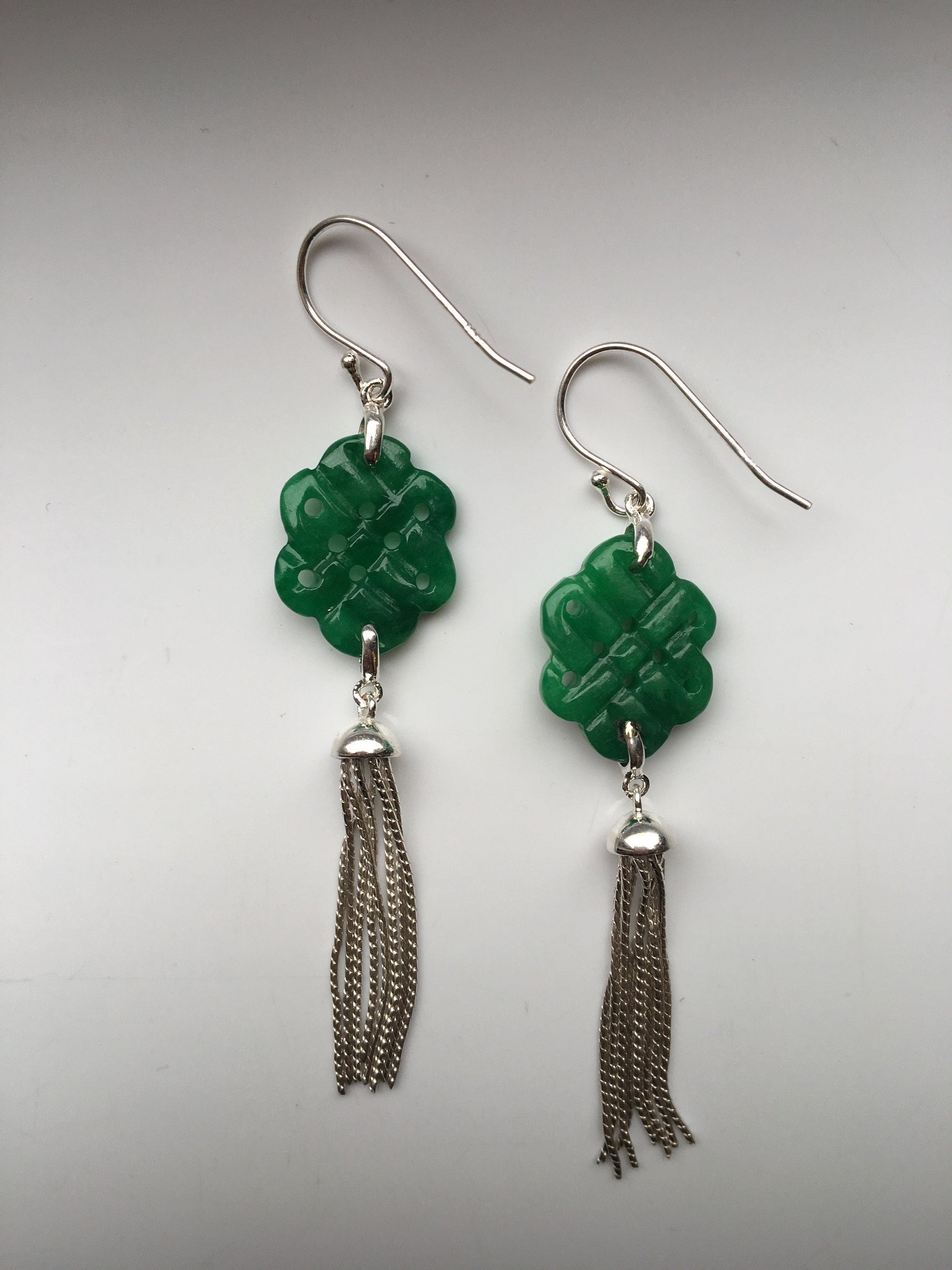 Vintage Chinesische Endlosknoten Grüne Jade Ohrringe.Sterling Silber Quasten Ohrringe.Mystische Smaragd Ohrringe.Glücksgeschenk für Sie