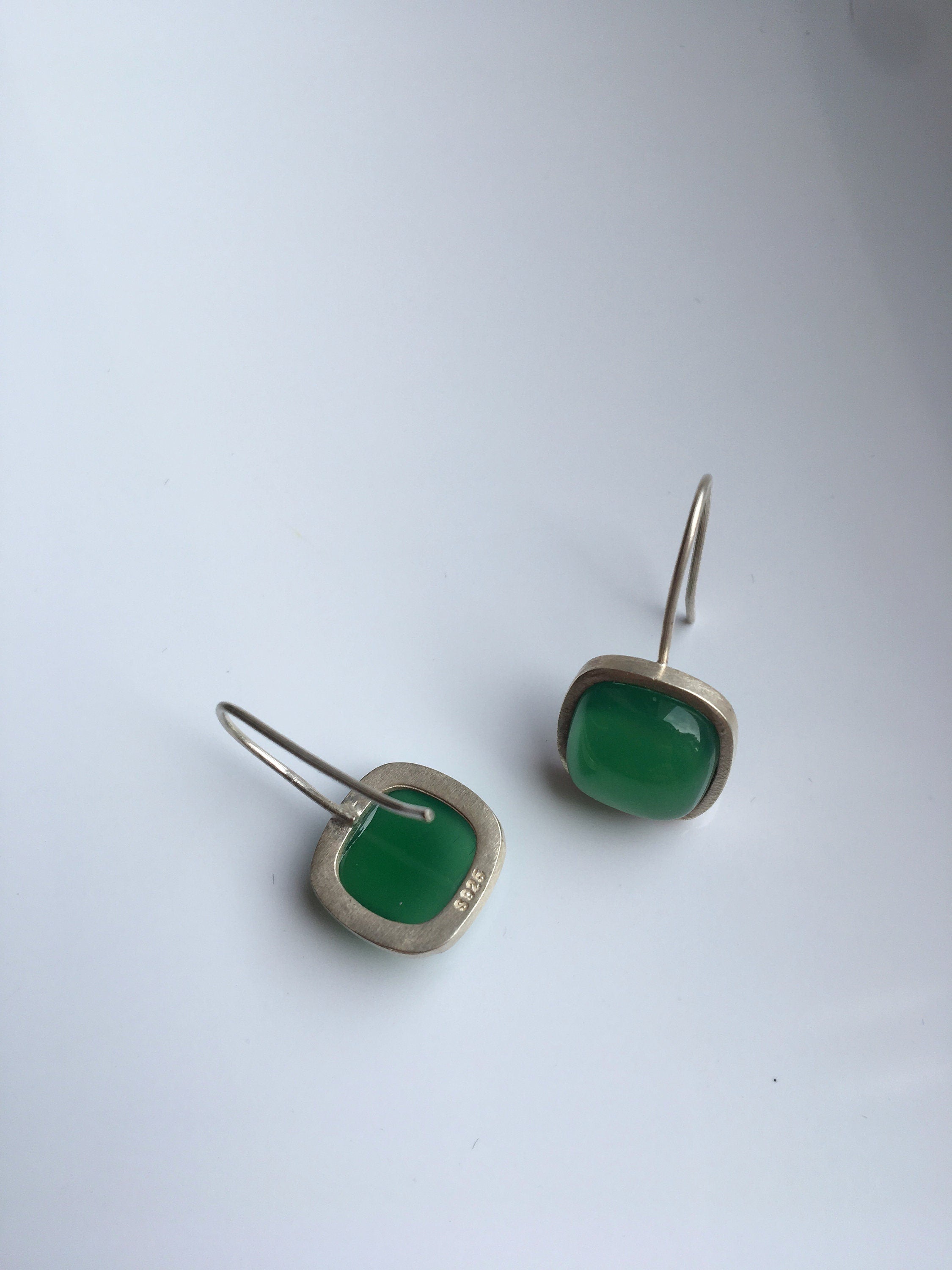 Grüne Quadrat Jade Ohrringe. Jade Würfel Ohrringe.Sterling Silber Jade Schmuck.Grüne Edelstein Ohrringe.Zierliche Jade Ohrringe.Chinesische Jade.Geschenk