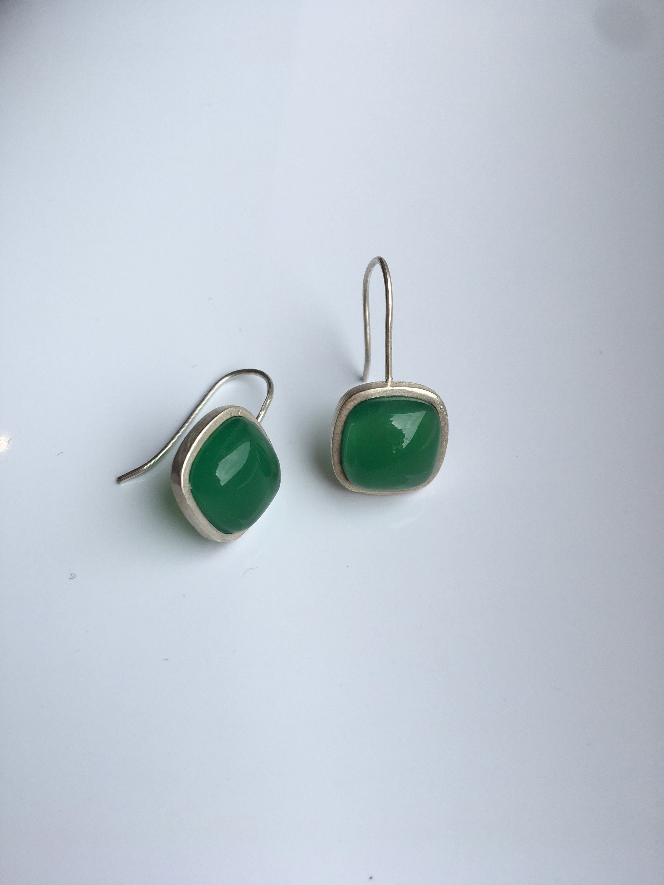 Grüne Quadrat Jade Ohrringe. Jade Würfel Ohrringe.Sterling Silber Jade Schmuck.Grüne Edelstein Ohrringe.Zierliche Jade Ohrringe.Chinesische Jade.Geschenk