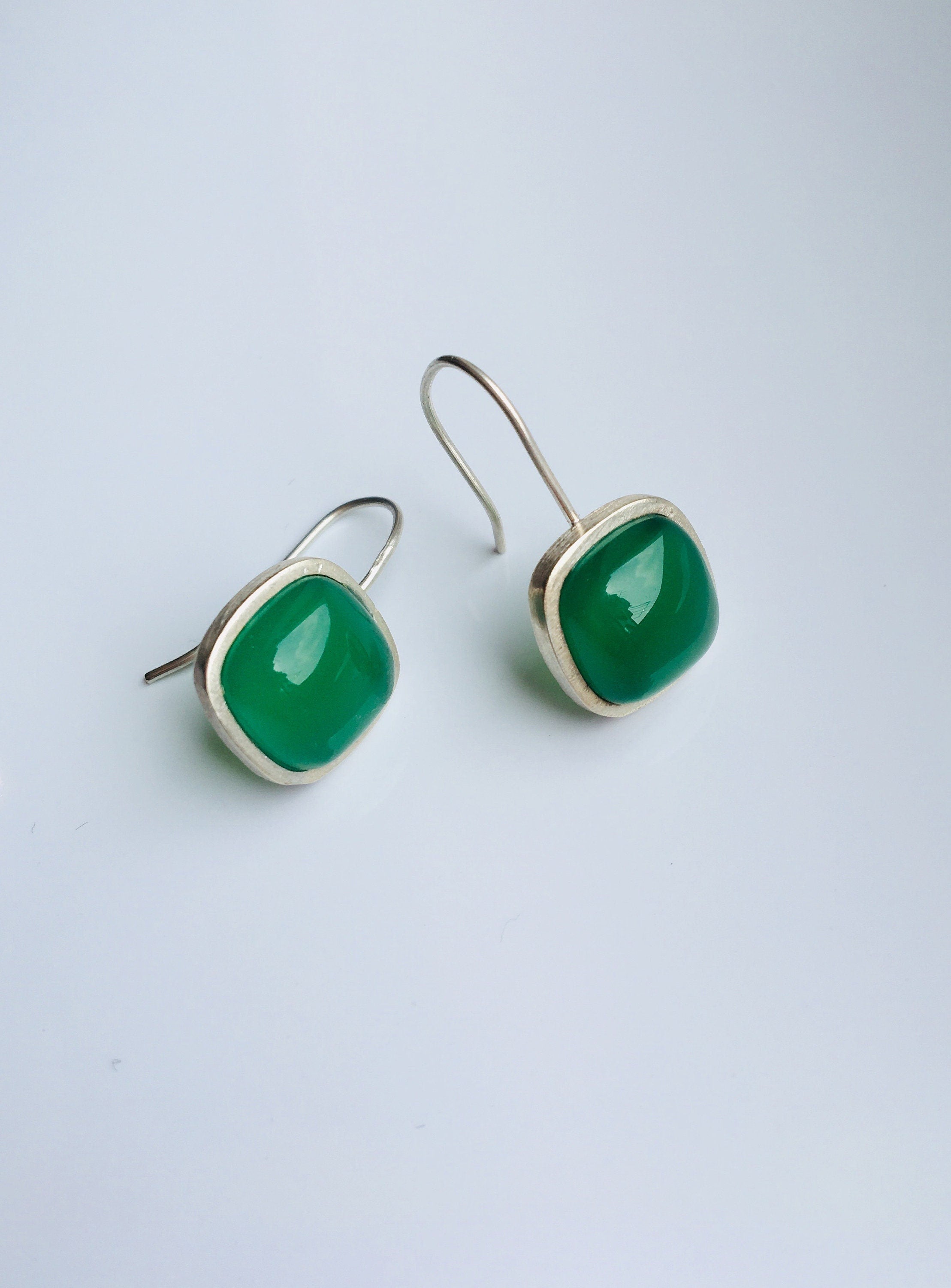 Grüne Quadrat Jade Ohrringe. Jade Würfel Ohrringe.Sterling Silber Jade Schmuck.Grüne Edelstein Ohrringe.Zierliche Jade Ohrringe.Chinesische Jade.Geschenk