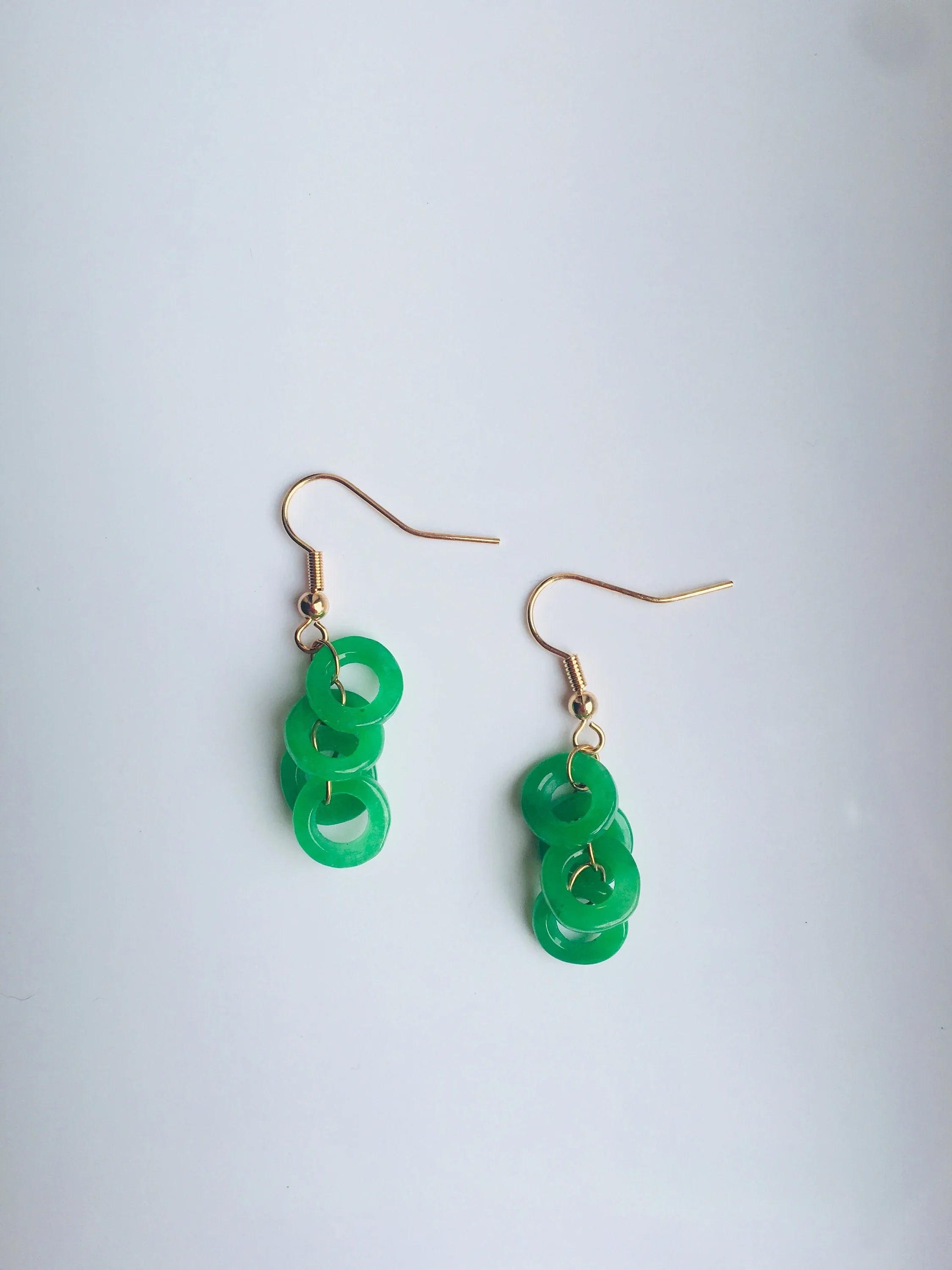 Hellgrüne Jade Cluster Ohrringe.Jade Kreise Ohrringe.Frühlingsgrüne Runde Jade Ohrringe.Jade Gold Ohrringe.Jade Donuts Ohrringe.Handarbeit