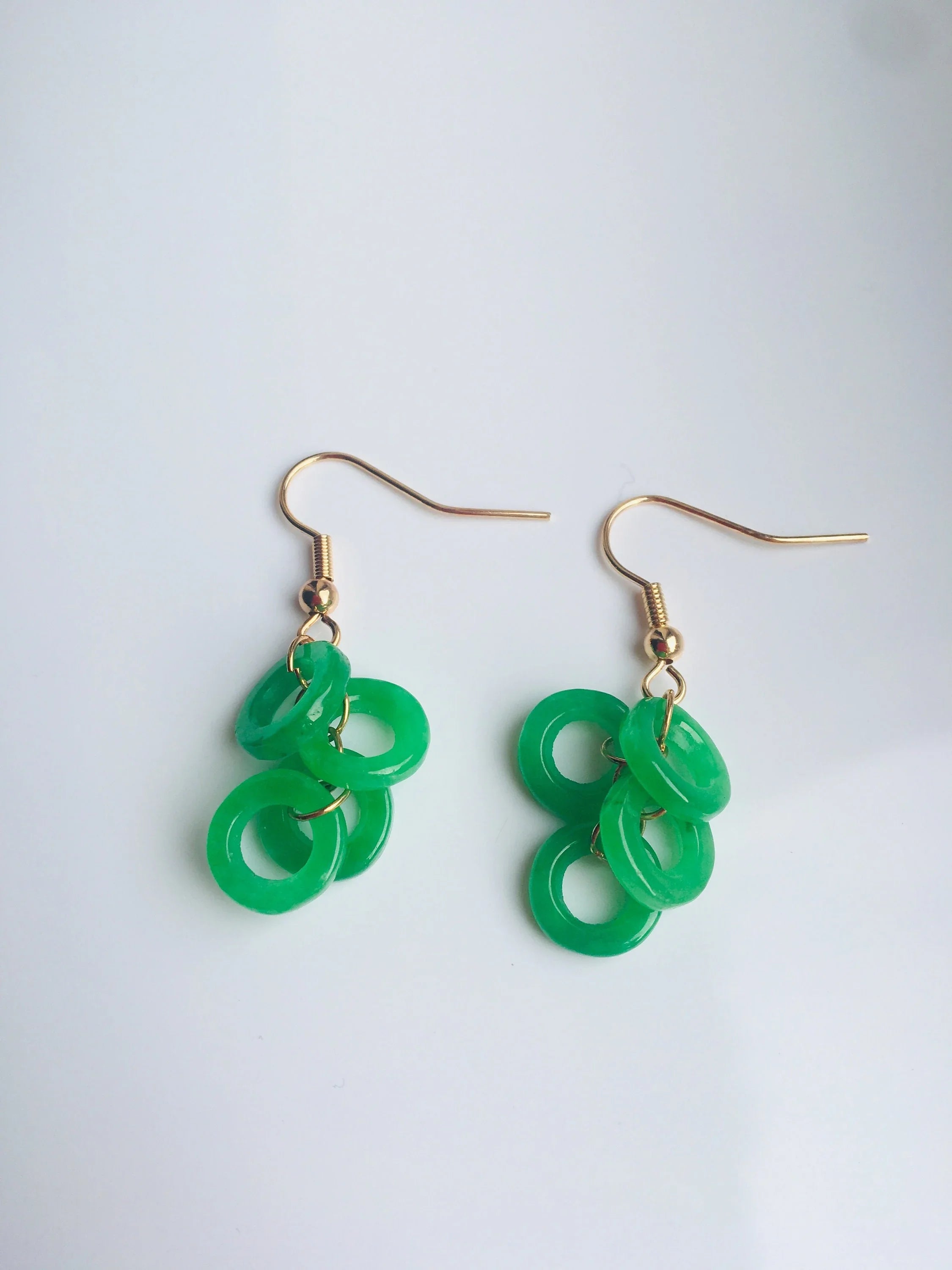 Hellgrüne Jade Cluster Ohrringe.Jade Kreise Ohrringe.Frühlingsgrüne Runde Jade Ohrringe.Jade Gold Ohrringe.Jade Donuts Ohrringe.Handarbeit