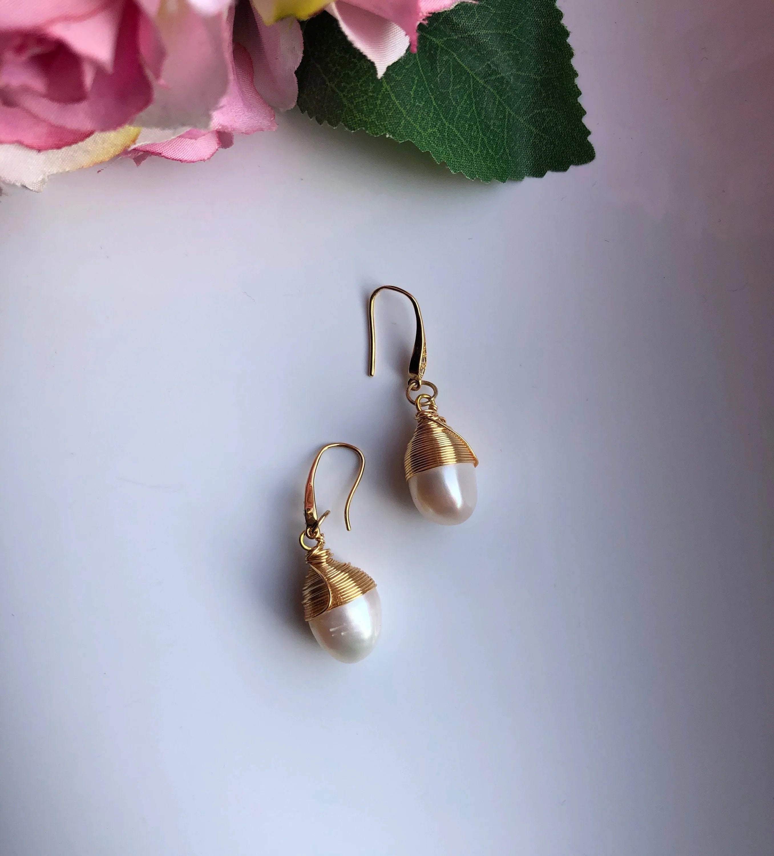 Echte natürliche Perlenohrringe.14k Golddraht Ohrringe.Goldperlenohrringe.Hochzeitsschmuck.Barockperle.Tropfenperlenohrringe