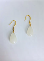 Minimalistische 14k Gold Ohrringe.Weiße Tropfen Jade Hängeohrringe.Jade Tropfen Ohrringe.Eleganter echter Jade Schmuck.Jade Ohrhänger.Geschenk