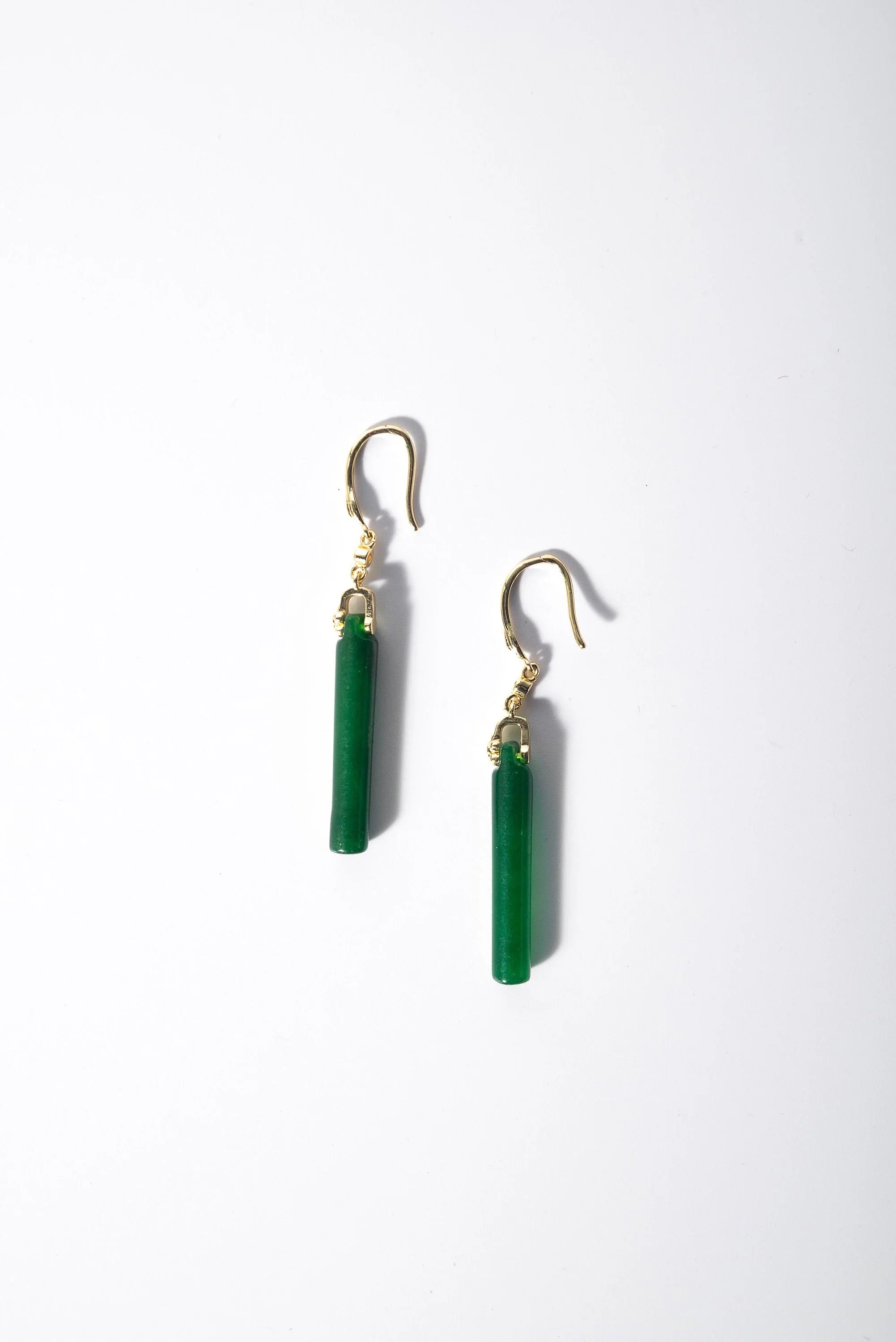 Lange grüne Jade-Ohrringe.Elegante Jade-Ohrringe.Handgefertigte Gold-Jade-Ohrringe.Hängende echte Jade-Ohrringe.Chinesischer Jade-Smaragd