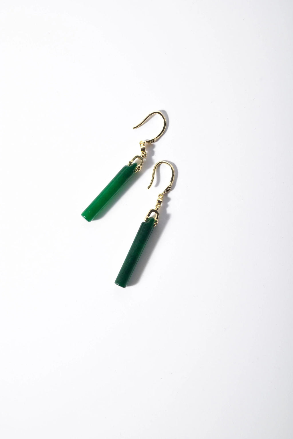 Lange grüne Jade-Ohrringe.Elegante Jade-Ohrringe.Handgefertigte Gold-Jade-Ohrringe.Hängende echte Jade-Ohrringe.Chinesischer Jade-Smaragd