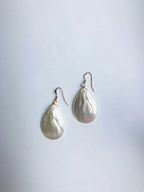 Tropfenförmige weiße Perlmutt Ohrringe.14K Gold echte Perlen Ohrringe.Barock elegante Braut Perlen Ohrringe.Natürliche Perlen Ohrringe