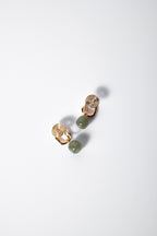 Goldfarbene Jade-Ohrringe ohne Piercing.Grüne Jade-Ohrclips ohne Piercing.Ohrclips ohne Piercing.Echte Jade-Ohrringe.Bequem