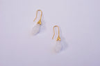 Gold Tropfen Weiße Jade Blumen Ohrringe.Hängende Jade Ohrringe.Jade Tropfen Tulpen Ohrringe.Eleganter echter Jade Schmuck.Jade Ohrhänger.Geschenk