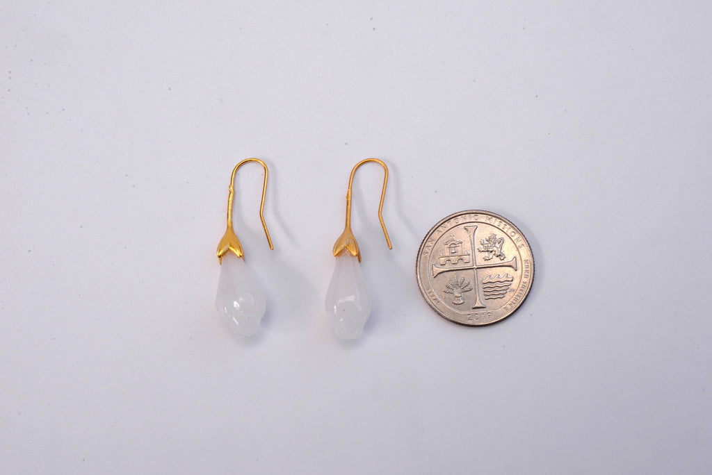 Gold Tropfen Weiße Jade Blumen Ohrringe.Hängende Jade Ohrringe.Jade Tropfen Tulpen Ohrringe.Eleganter echter Jade Schmuck.Jade Ohrhänger.Geschenk