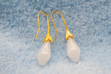Gold Tropfen Weiße Jade Blumen Ohrringe.Hängende Jade Ohrringe.Jade Tropfen Tulpen Ohrringe.Eleganter echter Jade Schmuck.Jade Ohrhänger.Geschenk