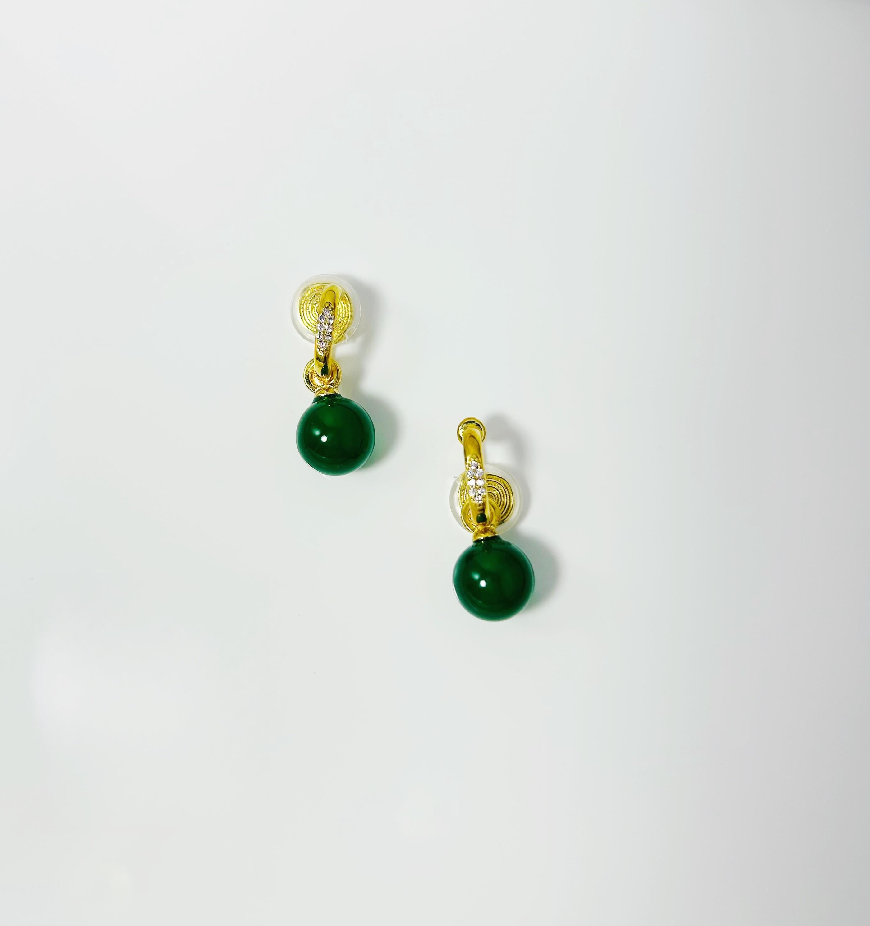 Mehrzweck-Ohrringe aus Jade ohne Piercing.Grüngoldene Ohrclips.Bequeme, gepolsterte Ohrringe.Echte Jade-Ohrhänger.Geschenk