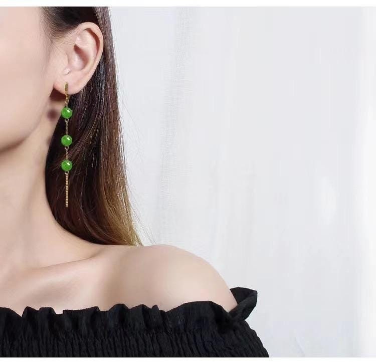 Lange Jade Perlen Ohrringe.Grüne Jade Punkte Schmuck.Echte Jade Ohrringe.Gold Jade Schmuck.Chinesische Jade Ohrringe.Gold Quaste Ohrringe.Geschenk